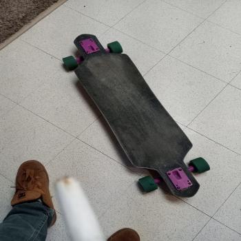 Santa Fe drop deck skateboard -like new condition
