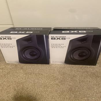 M-AUDIO BX5 speaker set