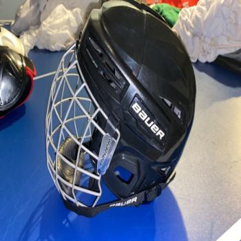 Ice hockey equipment 