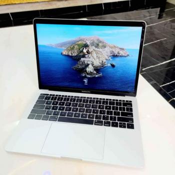 Apple MacBook pro 2017 intel