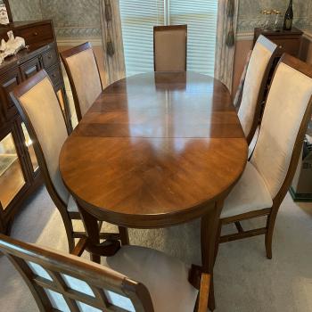 Table set with chairs 